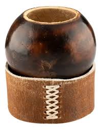 Mate de calabaza con base de cuero