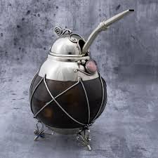 Mate de calabaza con virola y pie metálico